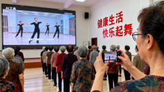 <b>来自山东的王大妈正在体验区感伤：“对我这种</b>