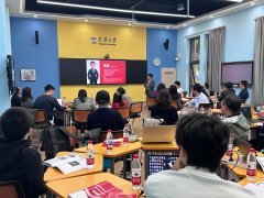 <b>他起首沉点了AI提醒方法？</b>